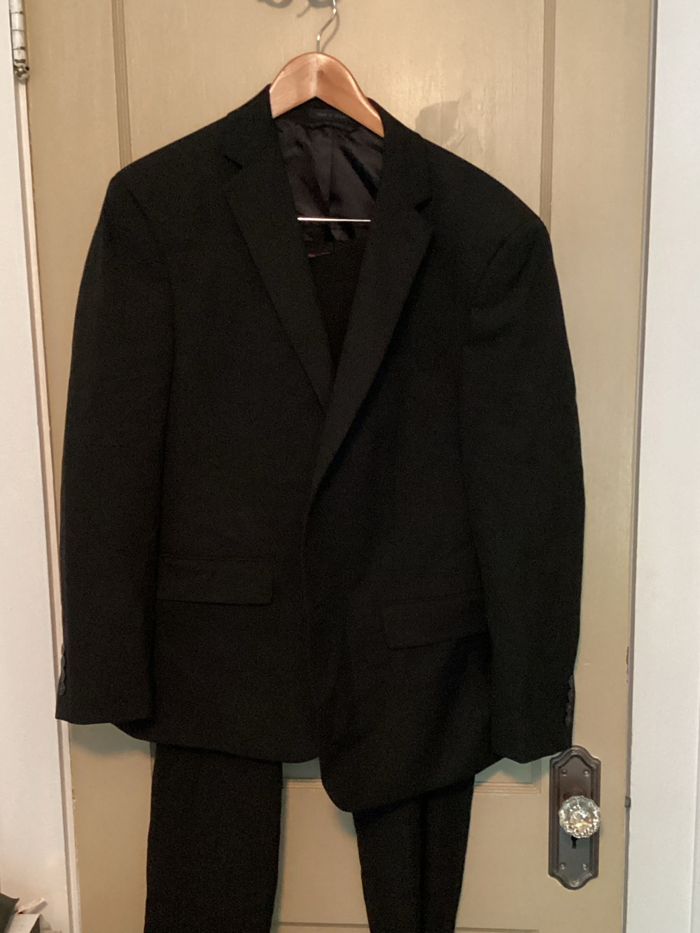 Van Heusen Black Two-Piece Suit Jacket and Trousers x classic fit.